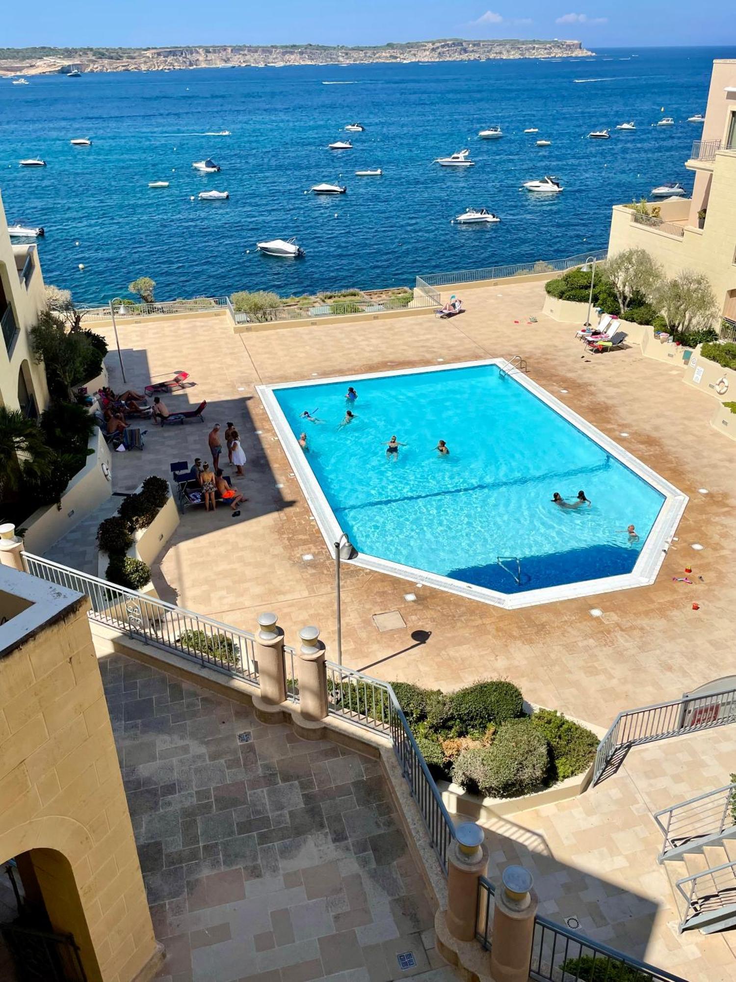 Spacious Luxurious Apartment With Seaview 멜리에하 외부 사진