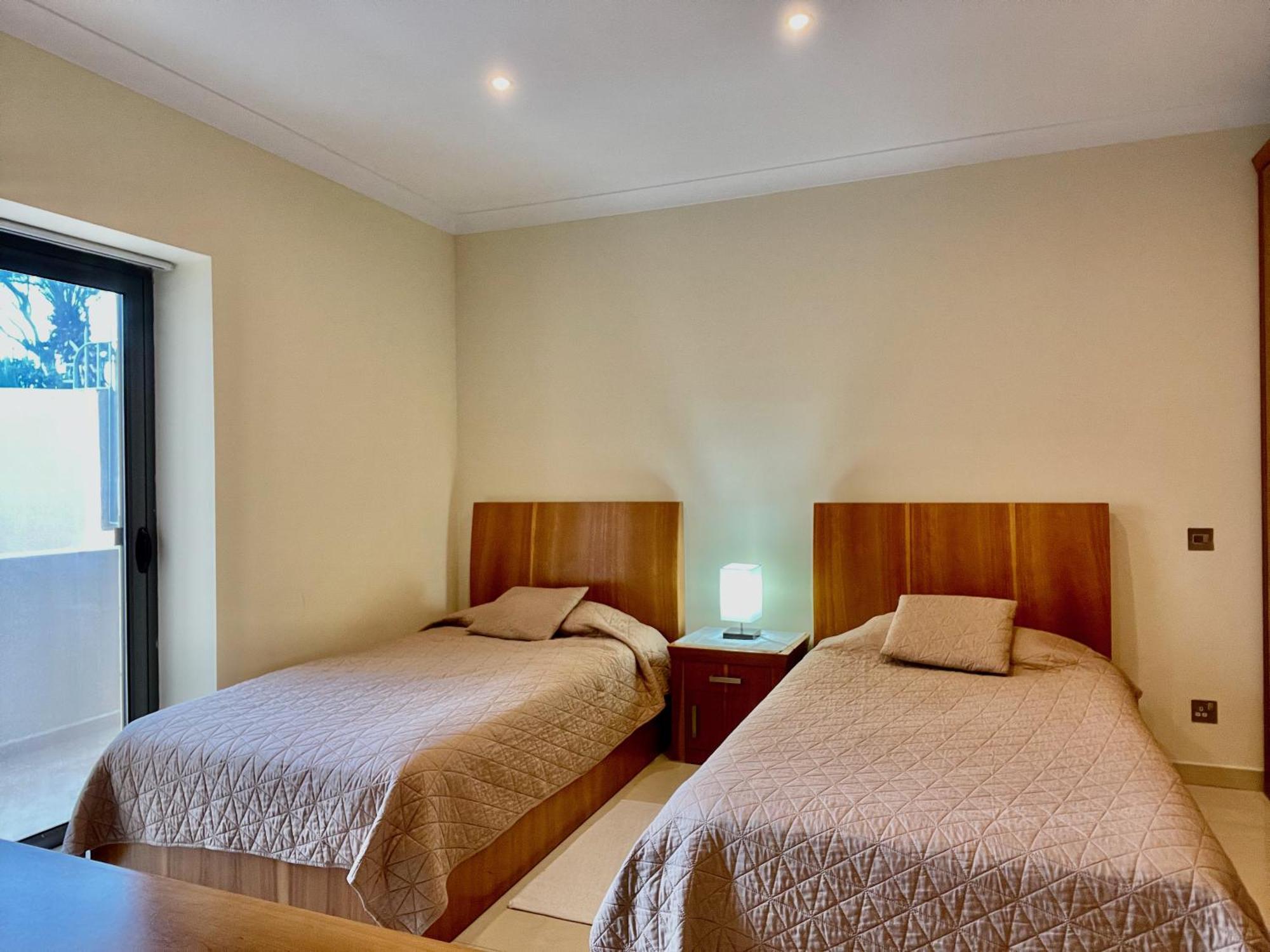 Spacious Luxurious Apartment With Seaview 멜리에하 외부 사진