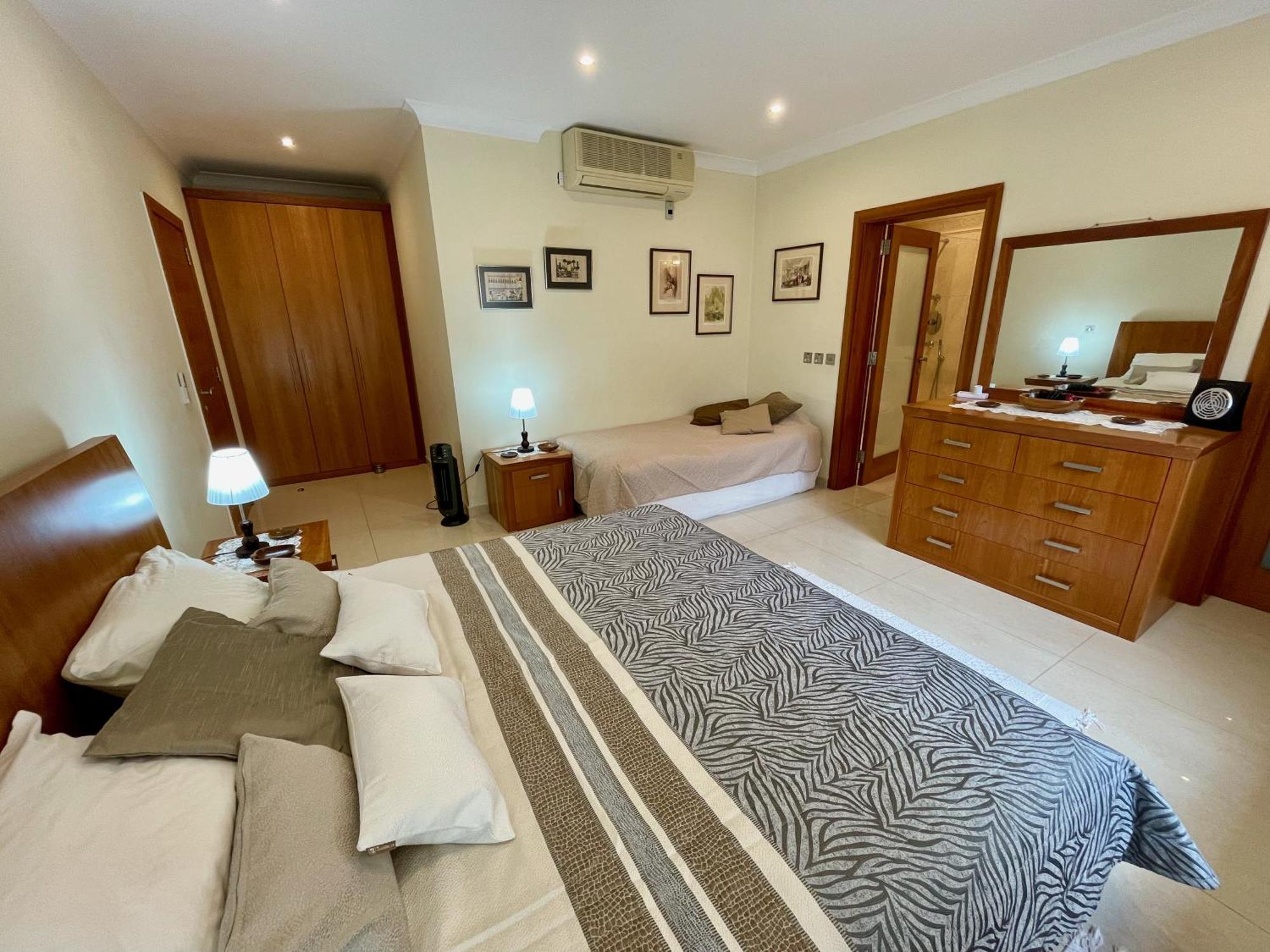 Spacious Luxurious Apartment With Seaview 멜리에하 외부 사진