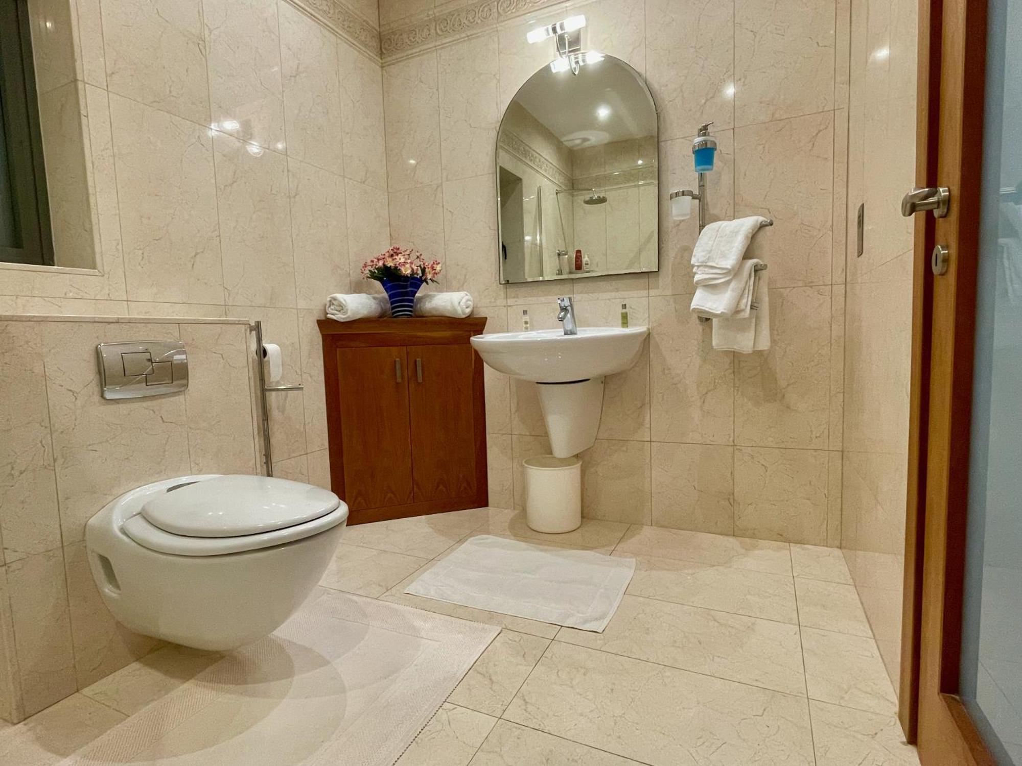 Spacious Luxurious Apartment With Seaview 멜리에하 외부 사진