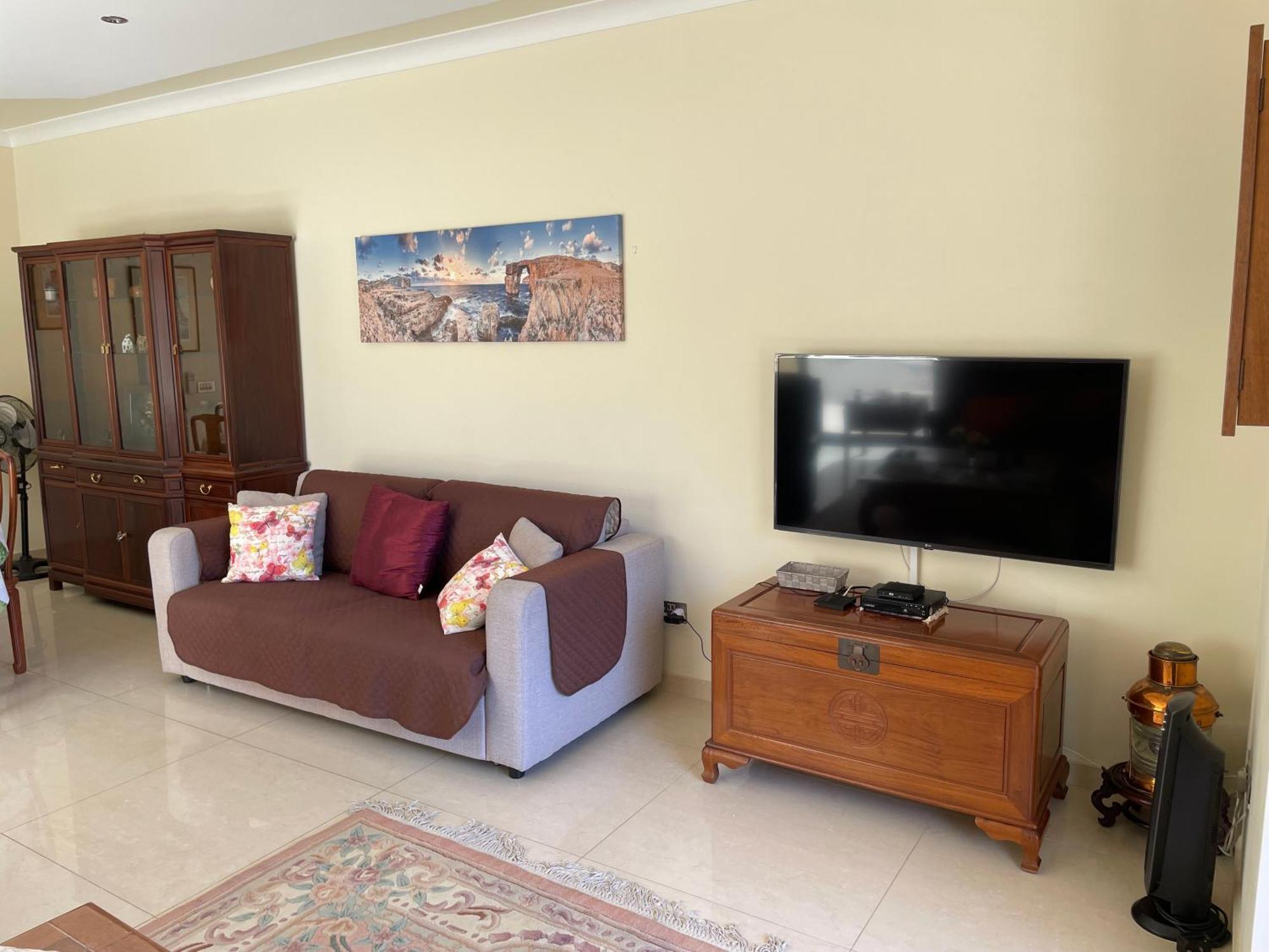 Spacious Luxurious Apartment With Seaview 멜리에하 객실 사진