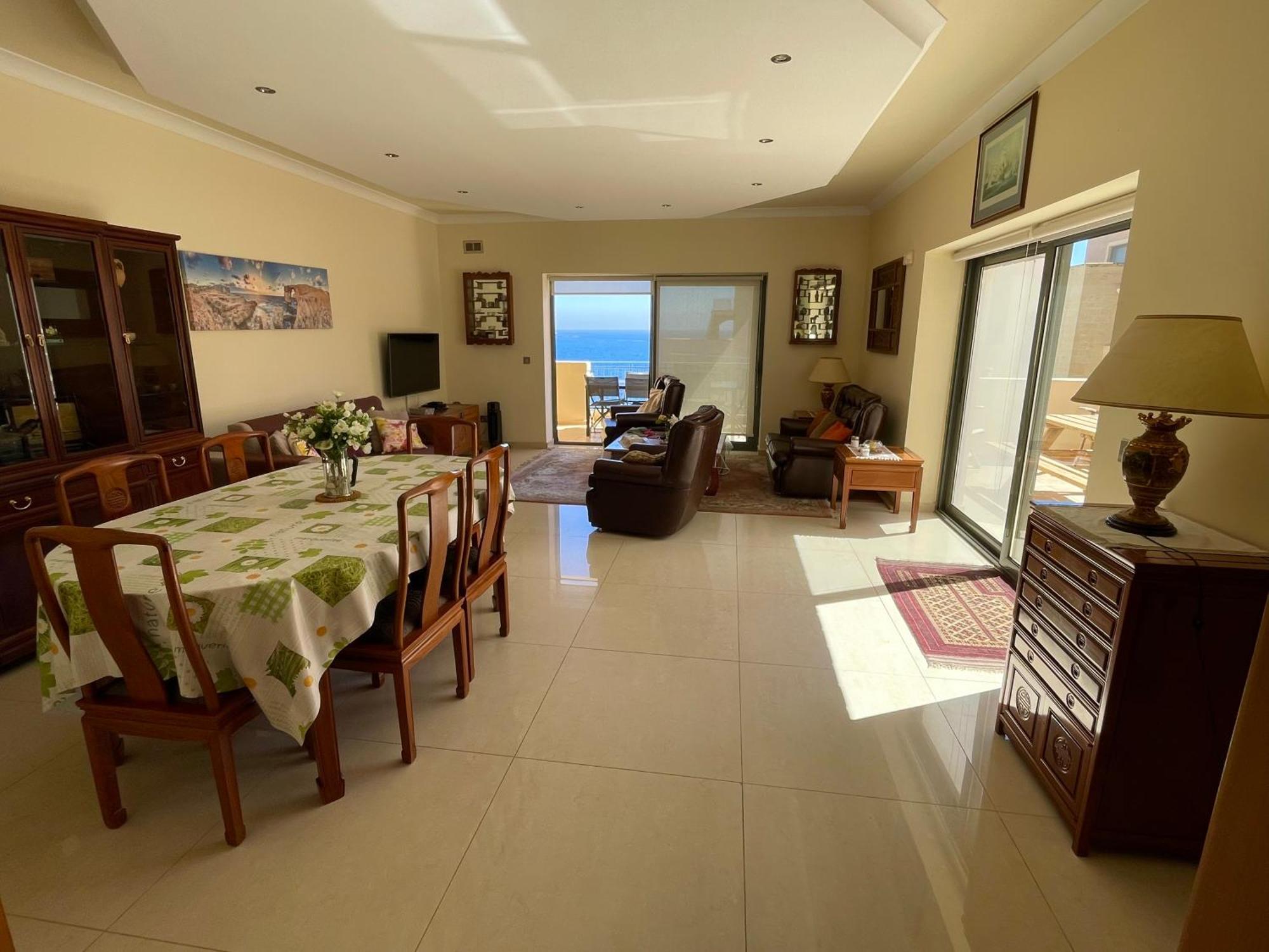 Spacious Luxurious Apartment With Seaview 멜리에하 객실 사진