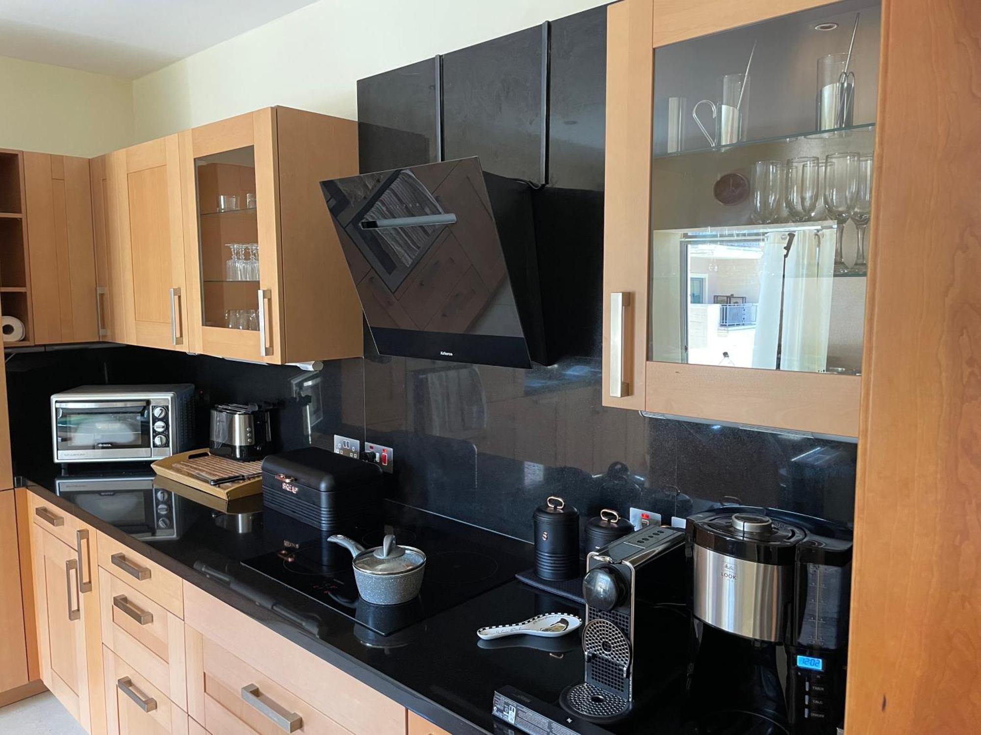 Spacious Luxurious Apartment With Seaview 멜리에하 외부 사진